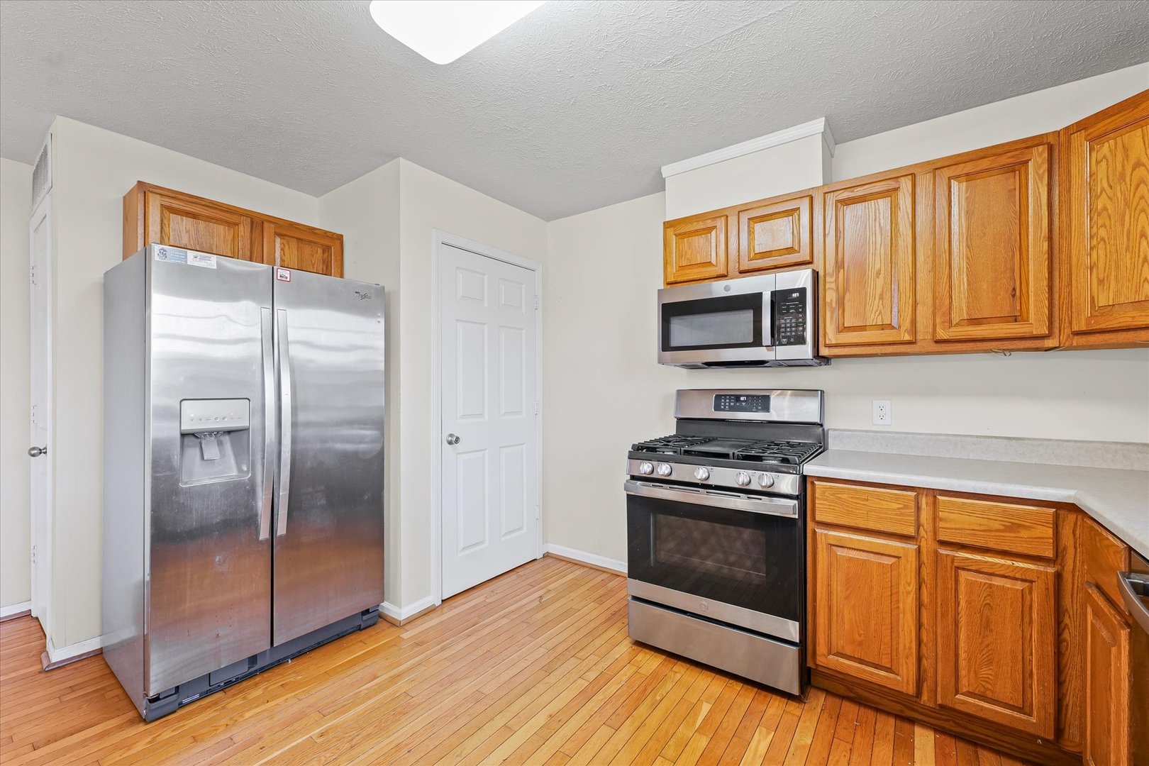 1418 Ogelthorpe Avenue Urbana, IL 61802 - Photo 14 of 36 a kitchen with stainless steel appliances granite countertop a stove and a refrigerator