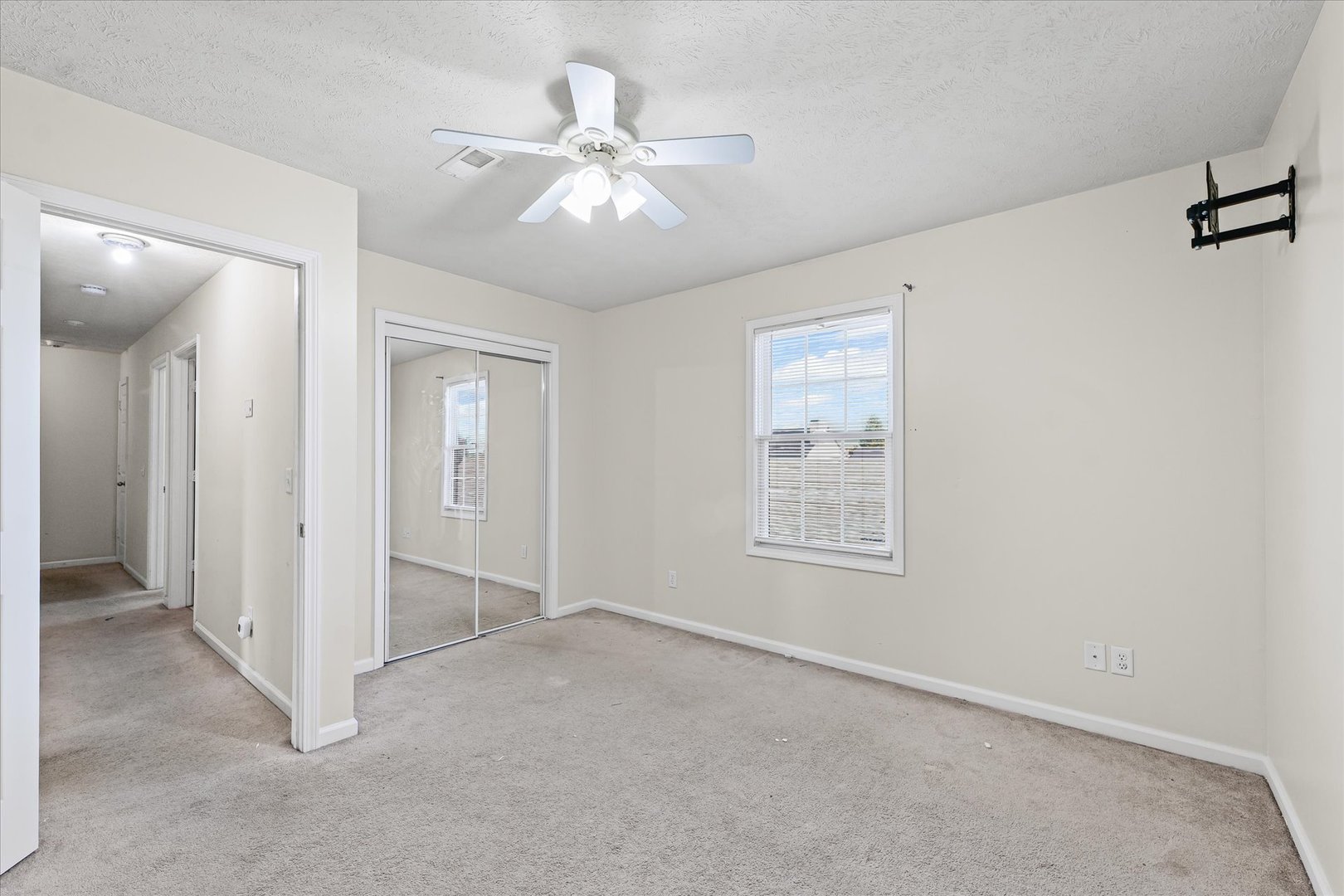 1418 Ogelthorpe Avenue Urbana, IL 61802 - Photo 21 of 36 an empty room with fan and windows