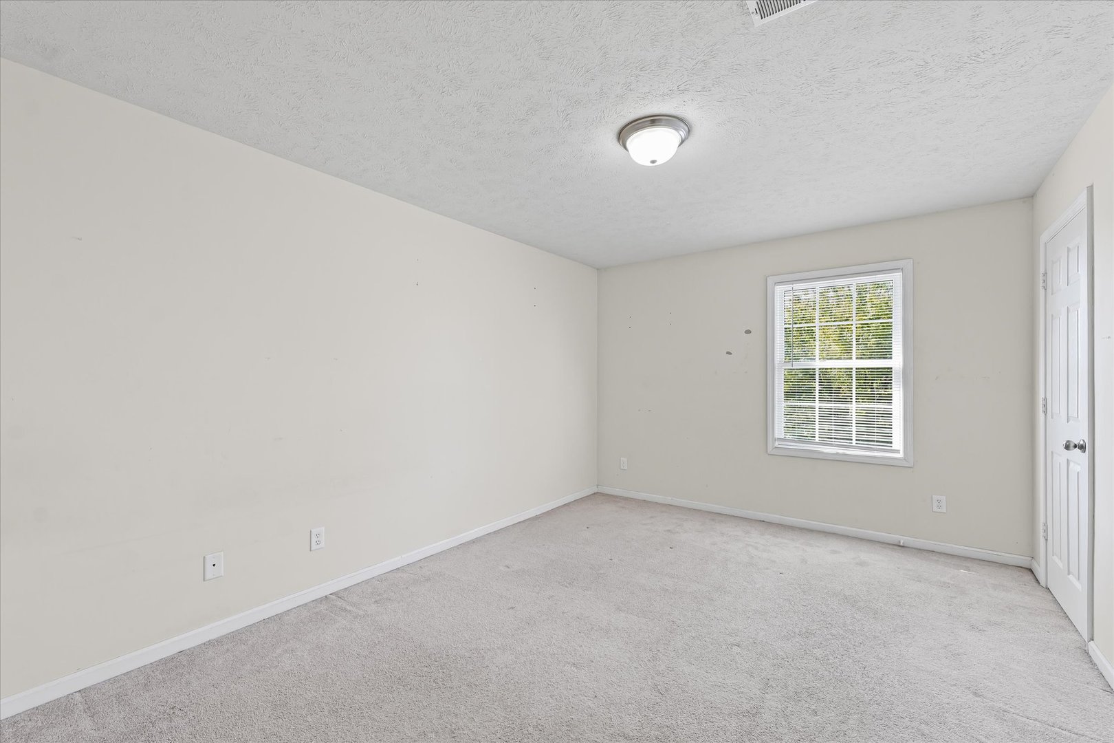 1418 Ogelthorpe Avenue Urbana, IL 61802 - Photo 22 of 36 a view of an empty room with a window