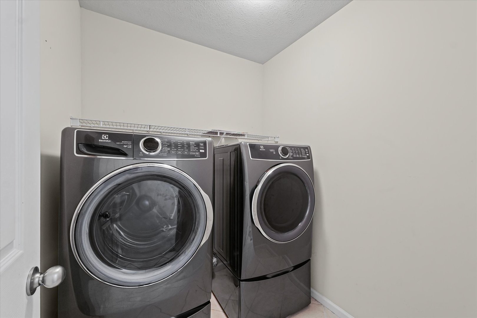 1418 Ogelthorpe Avenue Urbana, IL 61802 - Photo 25 of 36 a utility room with dryer and washer
