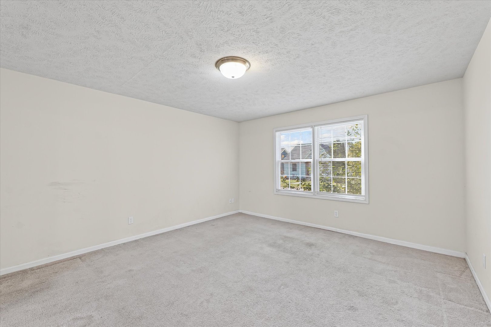 1418 Ogelthorpe Avenue Urbana, IL 61802 - Photo 6 of 36 an empty room with a window