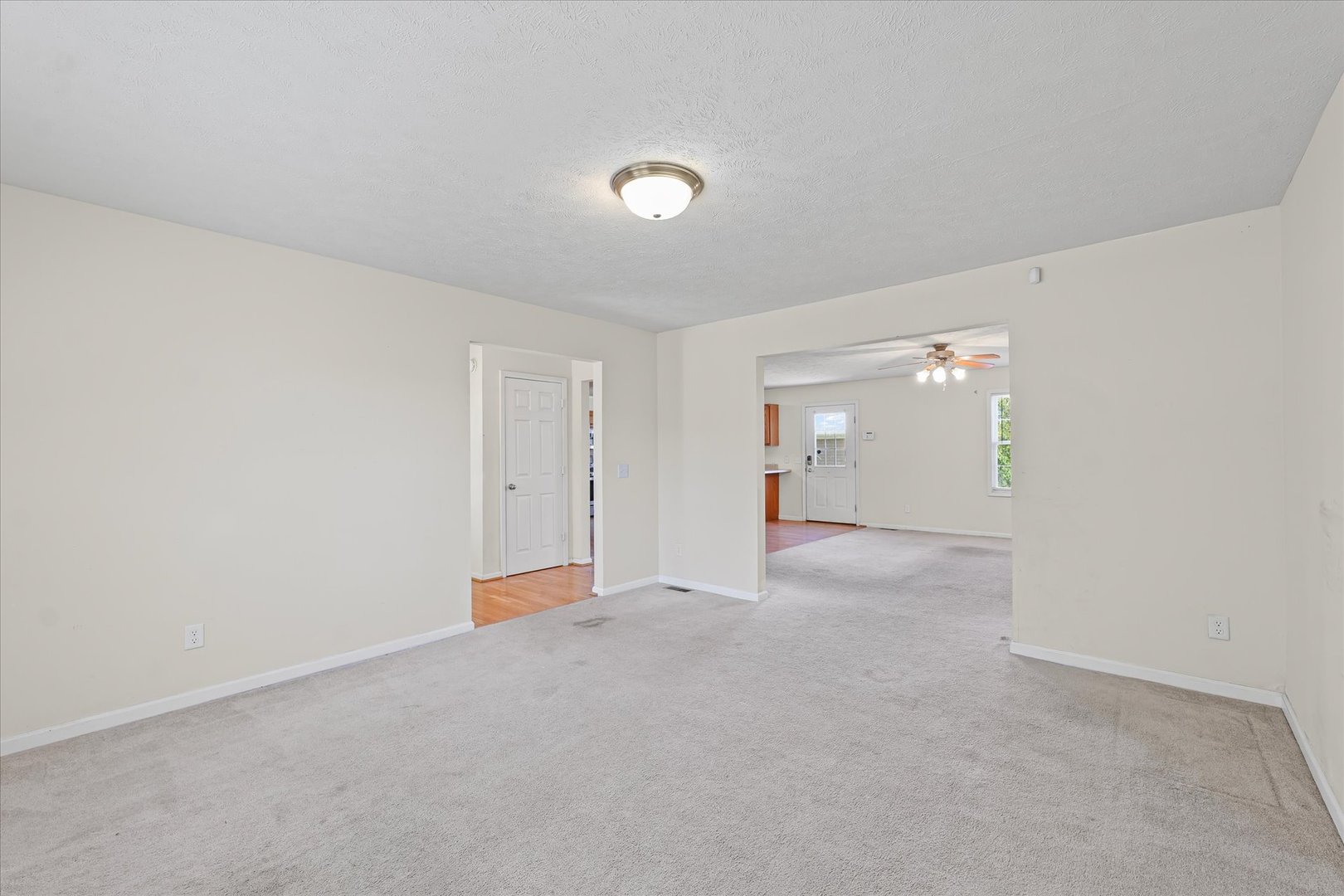 1418 Ogelthorpe Avenue Urbana, IL 61802 - Photo 7 of 36 a view of an empty room