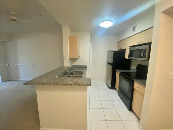$1,750 | 2544 Centergate Drive, Unit 305, Miramar, FL 33025