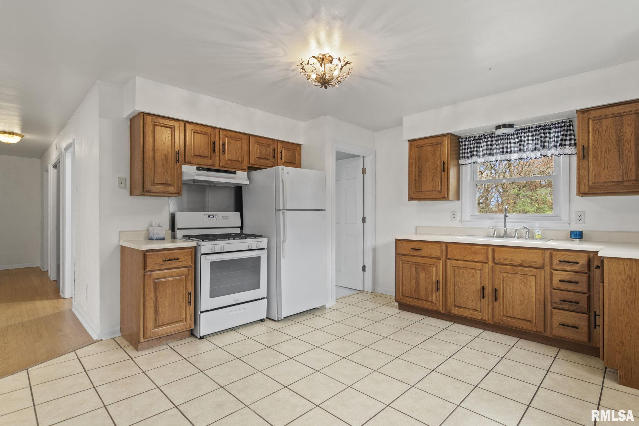 822 North Oaklane Road Springfield, IL 62707 - Photo 11 of 58