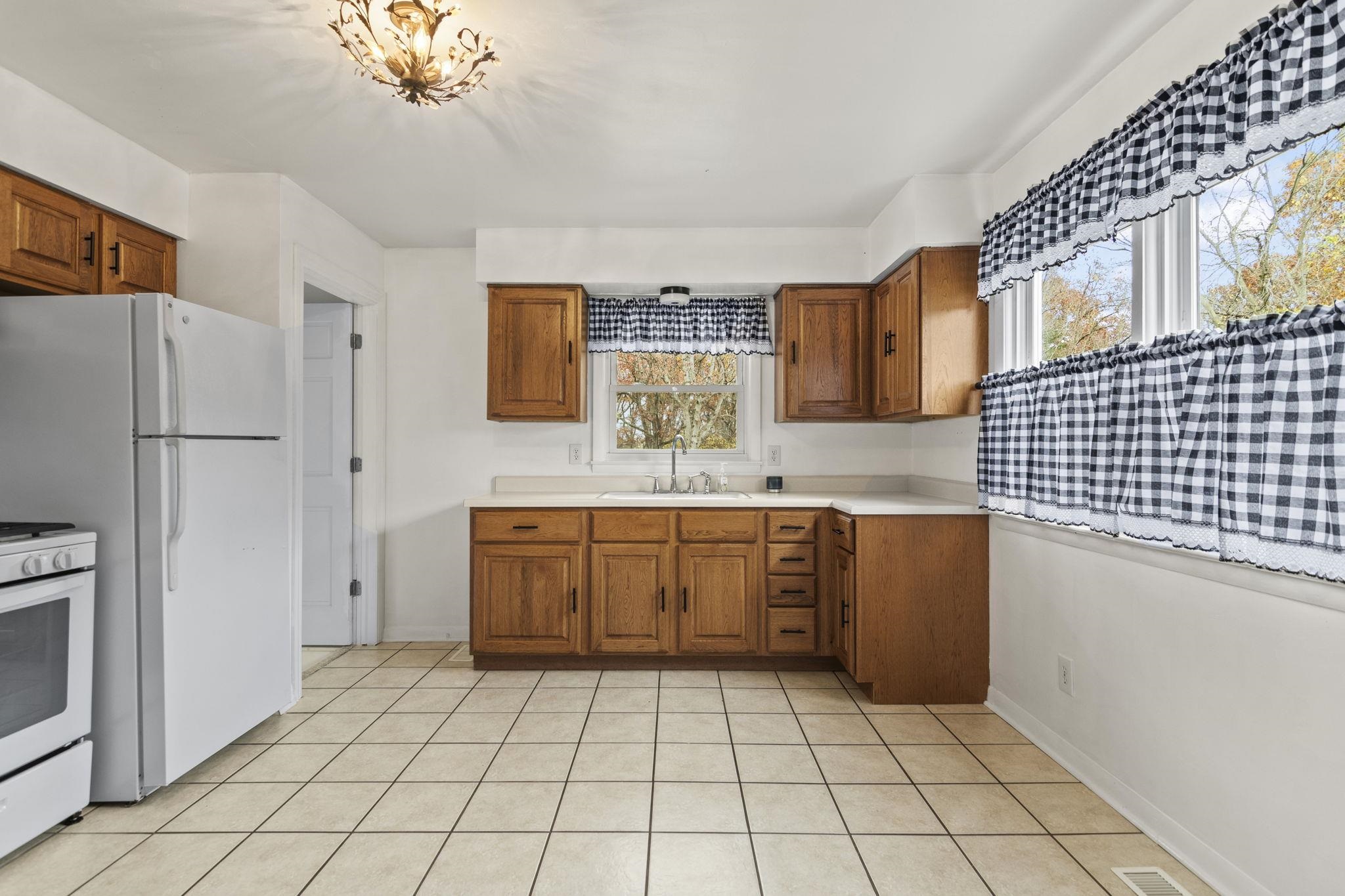 822 North Oaklane Road Springfield, IL 62707 - Photo 12 of 58