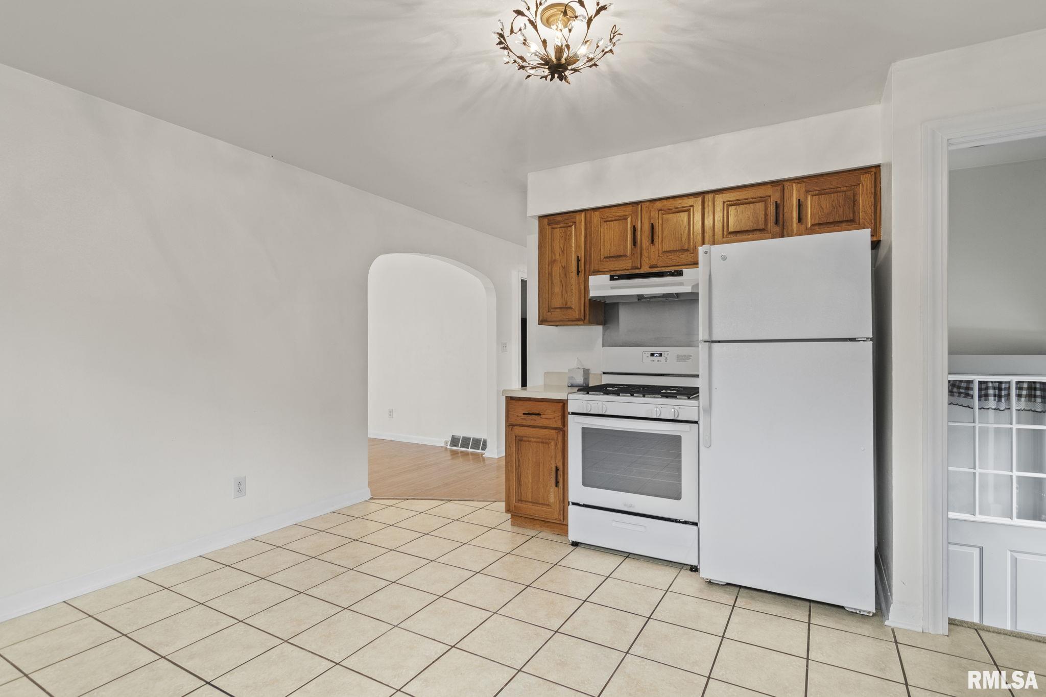 822 North Oaklane Road Springfield, IL 62707 - Photo 14 of 58