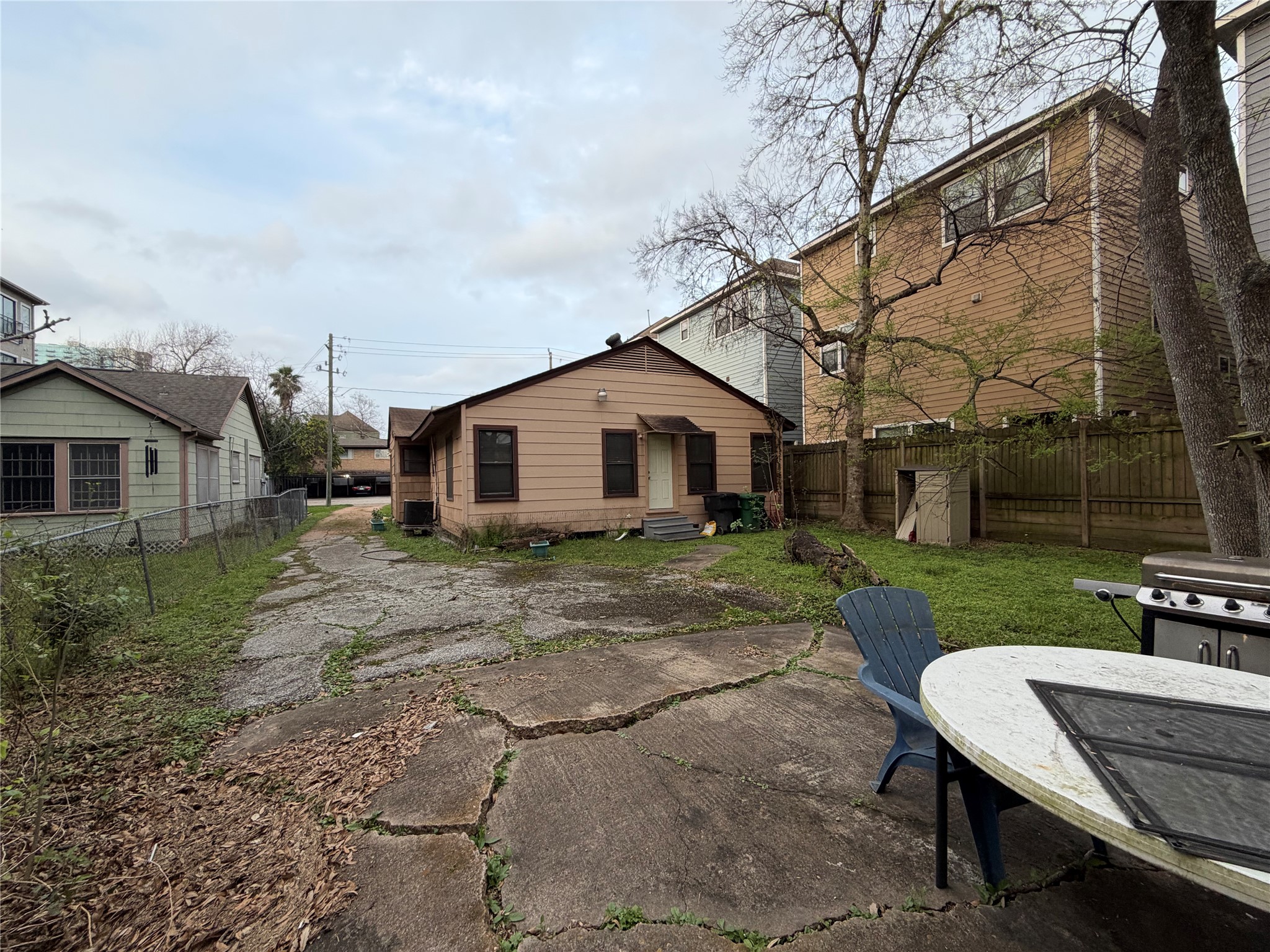 2406 Charleston Street Houston, TX 77021 - Photo 13 of 13 a view of a yard in front of house