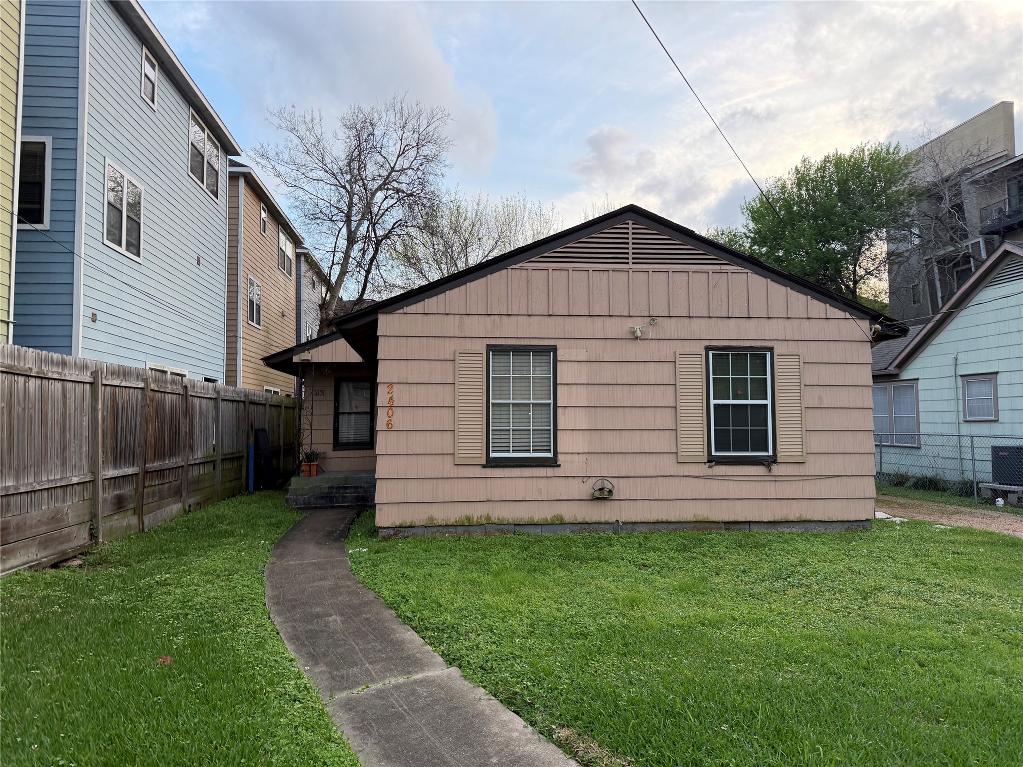2406 Charleston Street Houston, TX 77021 - Photo 2 of 13 a front view of a house with a yard