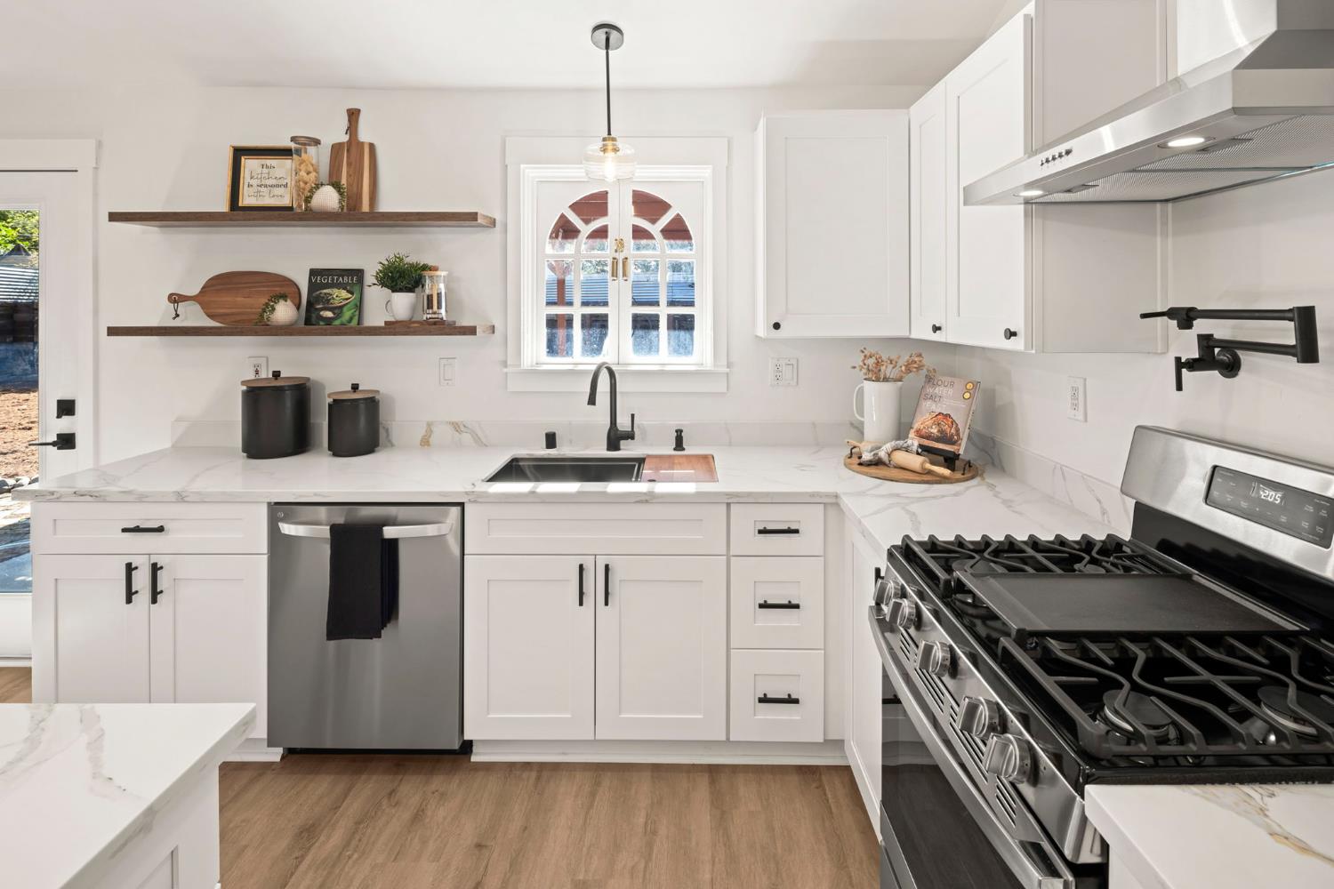 4664 Ladera Way Carmichael, CA 95608 - Photo 17 of 61