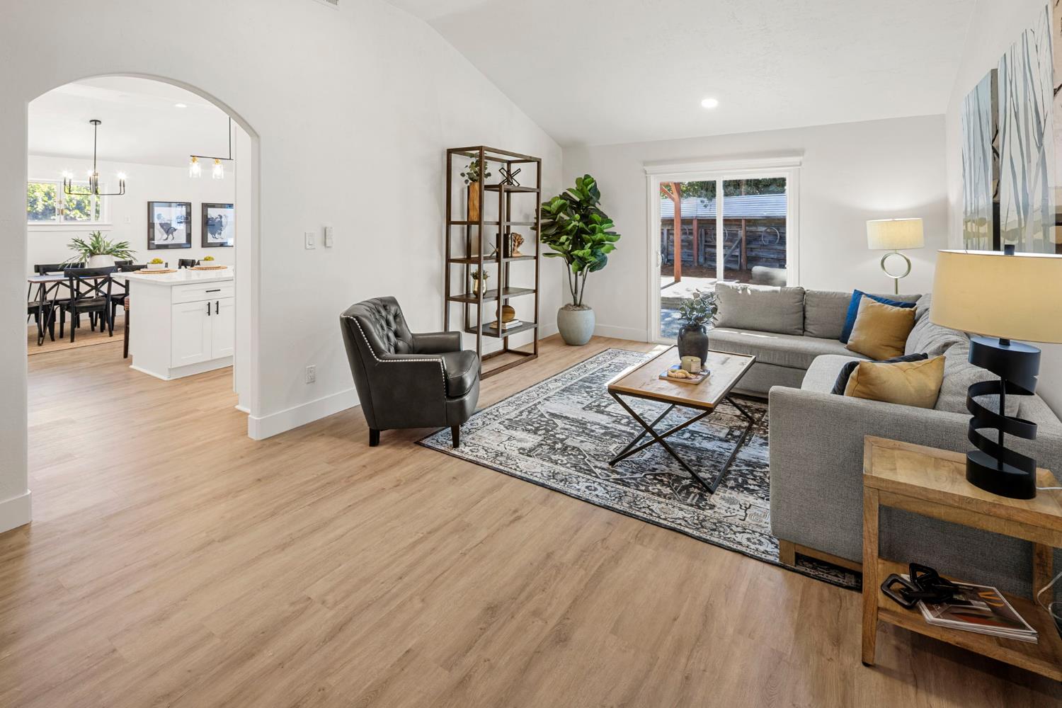 4664 Ladera Way Carmichael, CA 95608 - Photo 6 of 61