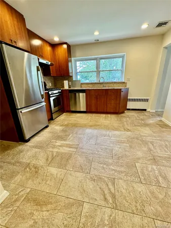 $6,500 | 6 Highland Terrace, Manhasset, NY 11030