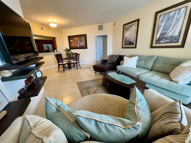 $4,900 | 975 Northwest Flagler Avenue, Unit 301, Stuart, FL 34994