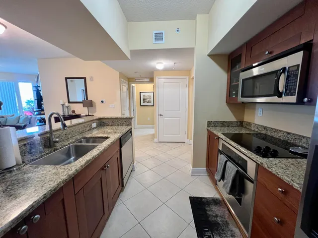 $4,900 | 975 Northwest Flagler Avenue, Unit 301, Stuart, FL 34994