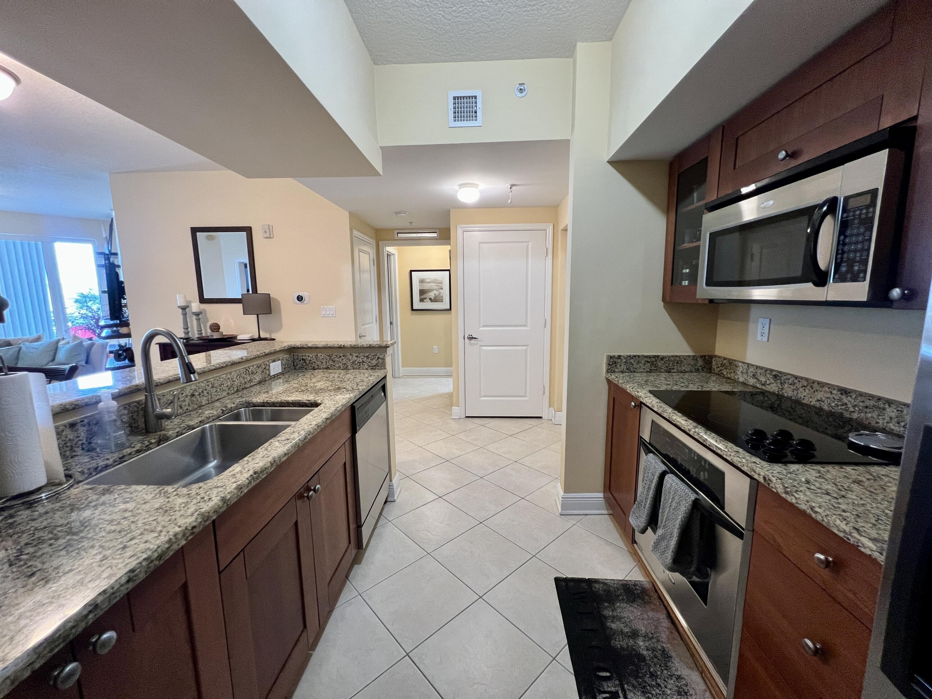 975 Northwest Flagler Avenue, Unit 301 Stuart, FL 34994 - Photo 7 of 31 Stuart