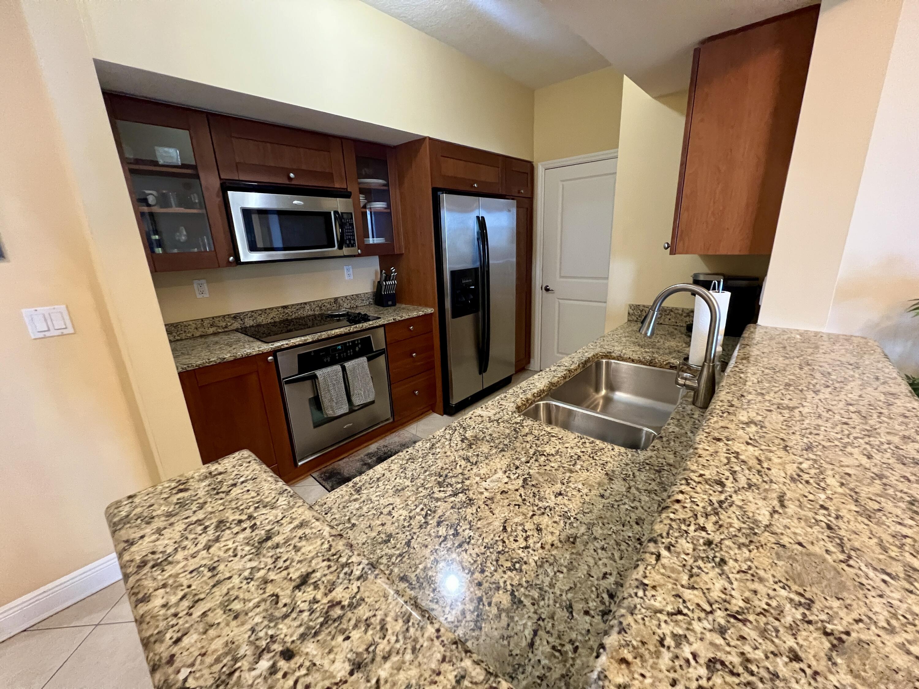 975 Northwest Flagler Avenue, Unit 301 Stuart, FL 34994 - Photo 8 of 31 Stuart