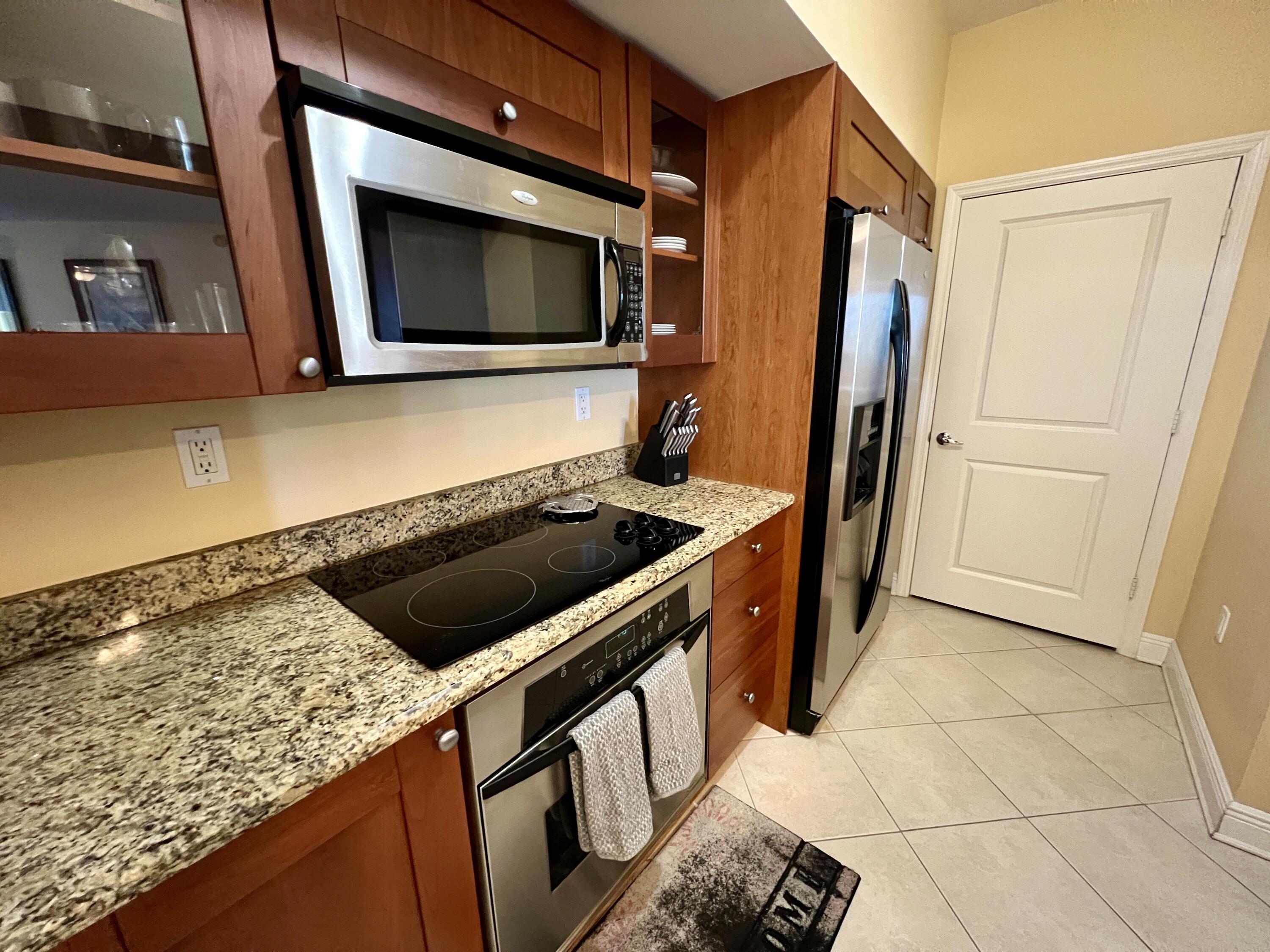 975 Northwest Flagler Avenue, Unit 301 Stuart, FL 34994 - Photo 9 of 31 Stuart