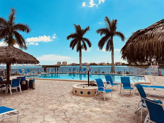 $3,500 | 5200 Brittany Drive South, Unit 204, St. Petersburg, FL 33715