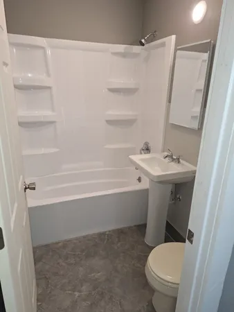 $1,100 | 314 North Longwood Street, Rockford, IL 61107