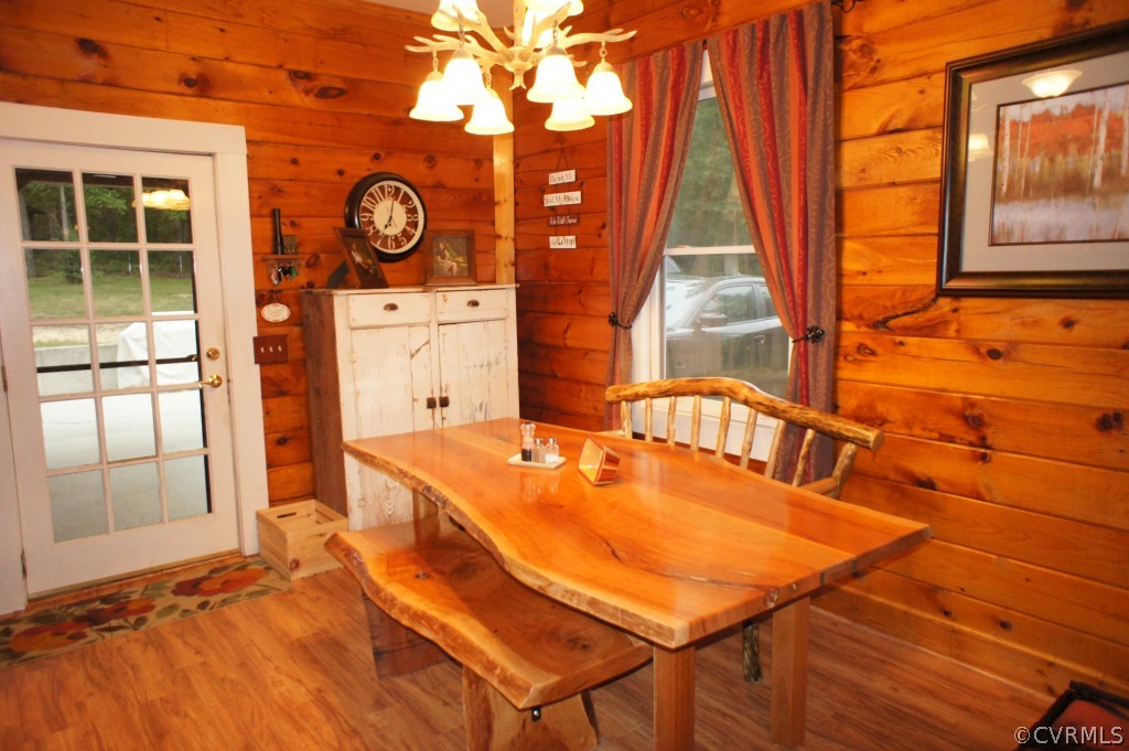 11250 Taylor Road Chesterfield, VA 23838 - Photo 7 of 24 a dining room with a table and chairs