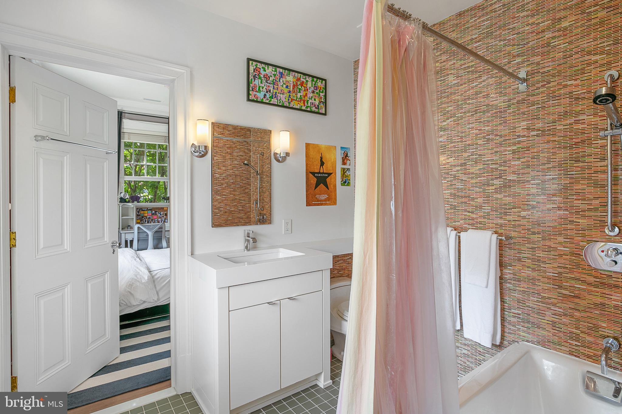 2727 Q Street Northwest Washington, DC 20007 - Photo 23 of 46 Bathroom