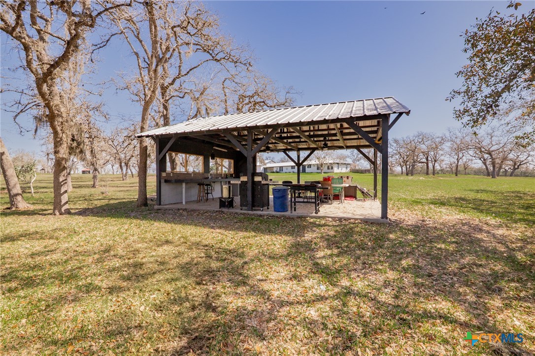 455 Suncrest Lane Victoria, TX 77905 - Photo 21 of 39 a view of a house with backyard