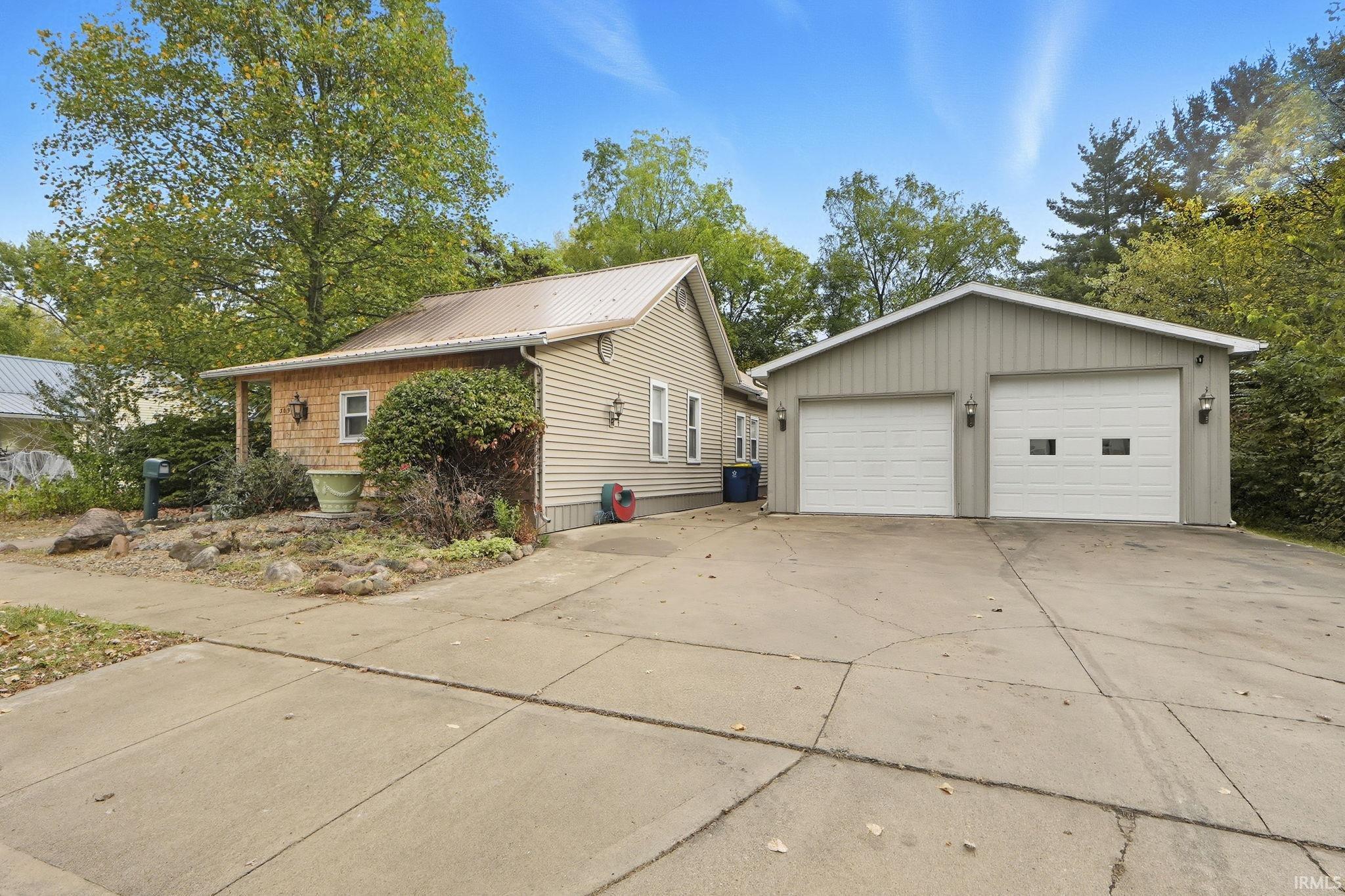 309 South Maple Street North Manchester, IN 46962 - Photo 2 of 36