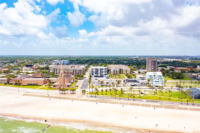 $375,000 | 823 South Water Street, Unit 5D, Corpus Christi, TX 78401