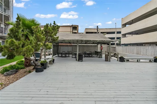 $375,000 | 823 South Water Street, Unit 5D, Corpus Christi, TX 78401