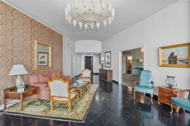 $375,000 | 823 South Water Street, Unit 5D, Corpus Christi, TX 78401