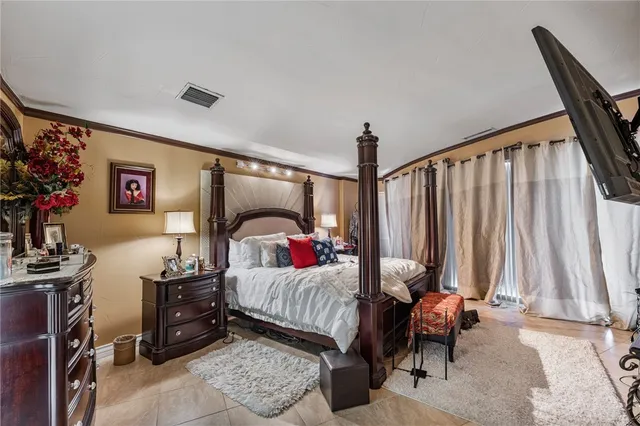 $375,000 | 823 South Water Street, Unit 5D, Corpus Christi, TX 78401