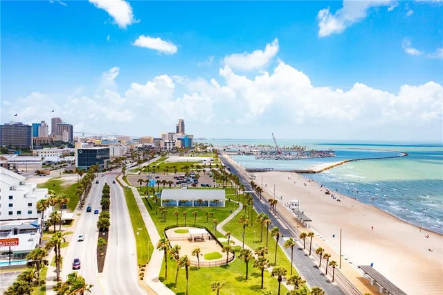 $375,000 | 823 South Water Street, Unit 5D, Corpus Christi, TX 78401