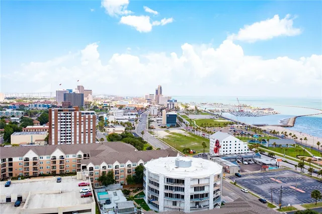 $375,000 | 823 South Water Street, Unit 5D, Corpus Christi, TX 78401
