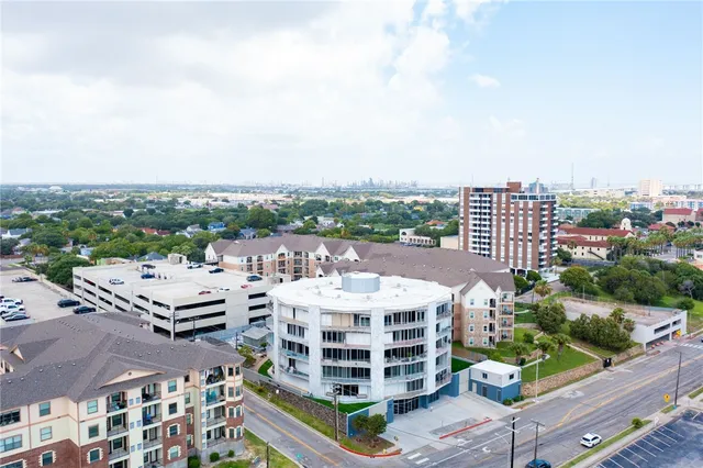 $375,000 | 823 South Water Street, Unit 5D, Corpus Christi, TX 78401
