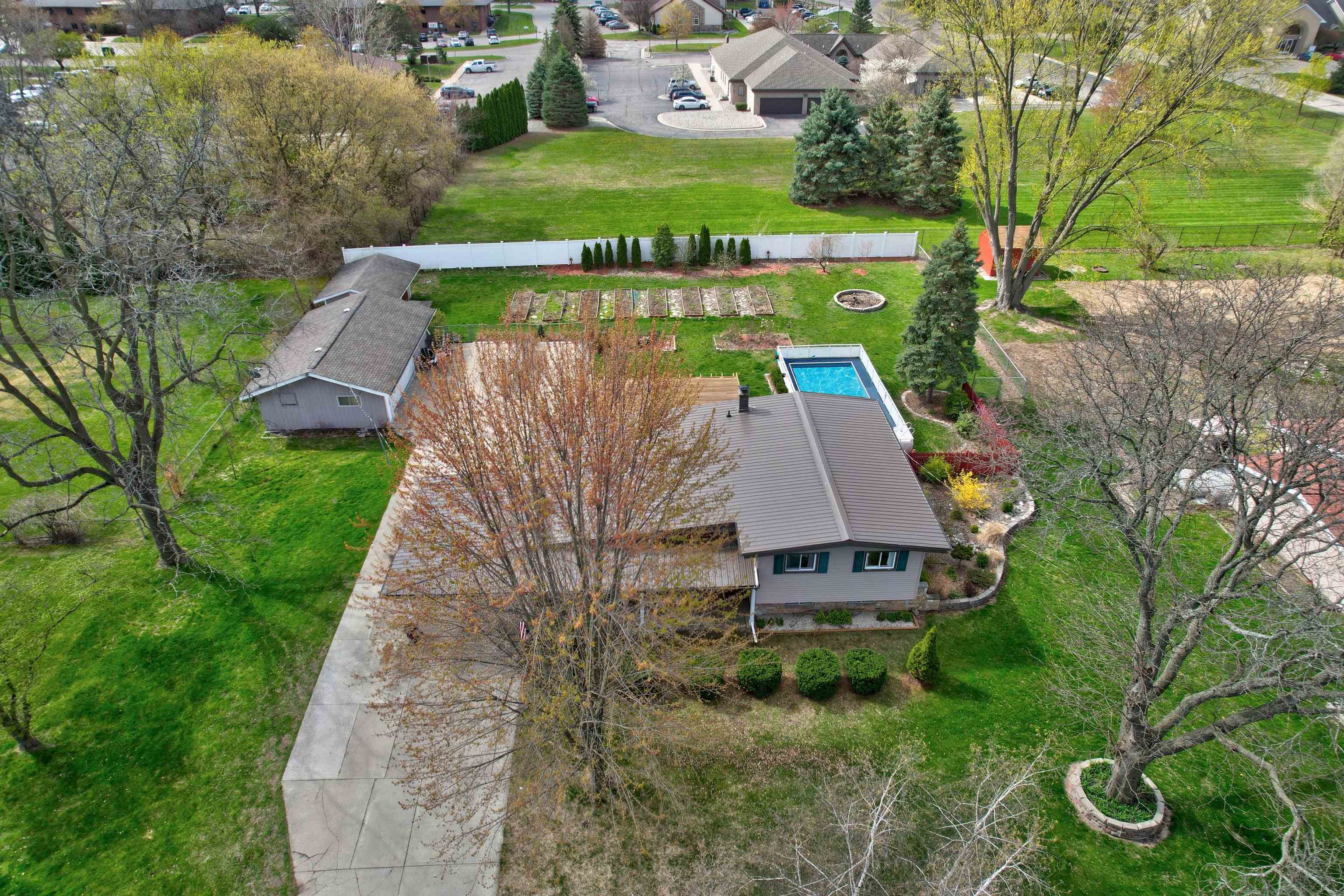 5081 Calkins Road Flint, MI 48532 - Photo 19 of 64 50107137-19.JPG