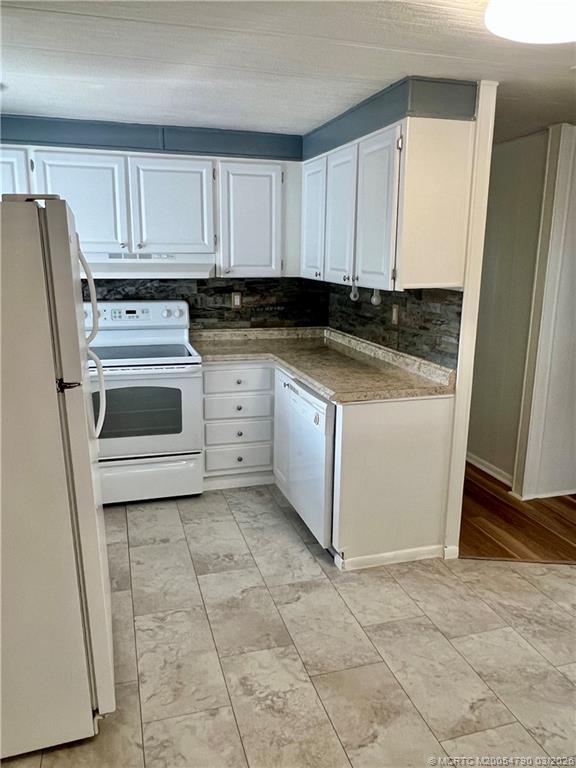2692 Southwest Pontiac Place Stuart, FL 34997 - Photo 13 of 20 a kitchen with a stove a refrigerator and cabinets