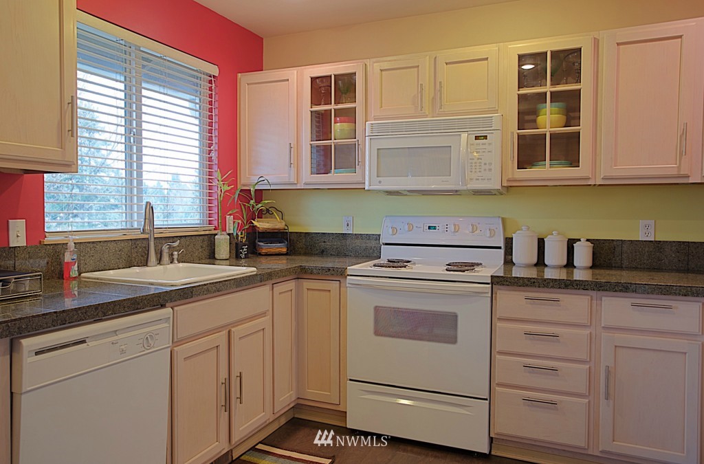 1209 Dayton Place Northeast Renton, WA 98056 - Photo 3 of 17 Gallery Image 3