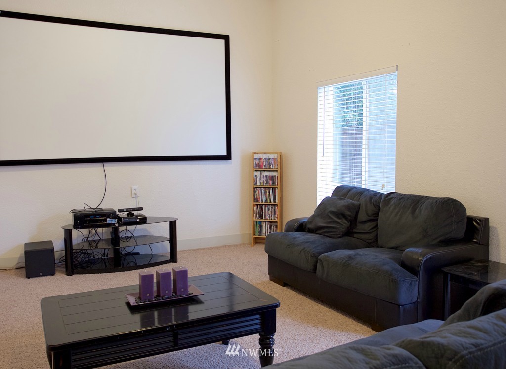 1209 Dayton Place Northeast Renton, WA 98056 - Photo 4 of 17 Gallery Image 4