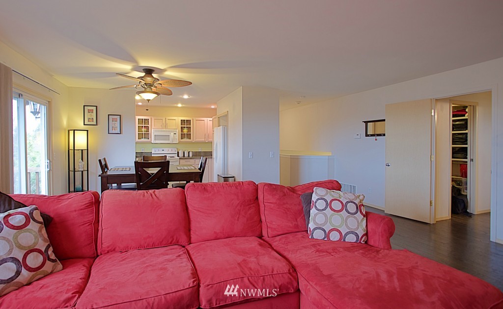 1209 Dayton Place Northeast Renton, WA 98056 - Photo 6 of 17 Gallery Image 6