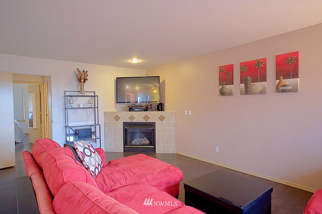 1209 Dayton Place Northeast Renton, WA 98056 - Photo 8 of 17 Gallery Image 8