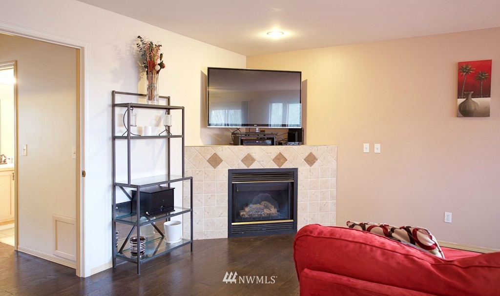 1209 Dayton Place Northeast Renton, WA 98056 - Photo 9 of 17 Gallery Image 9