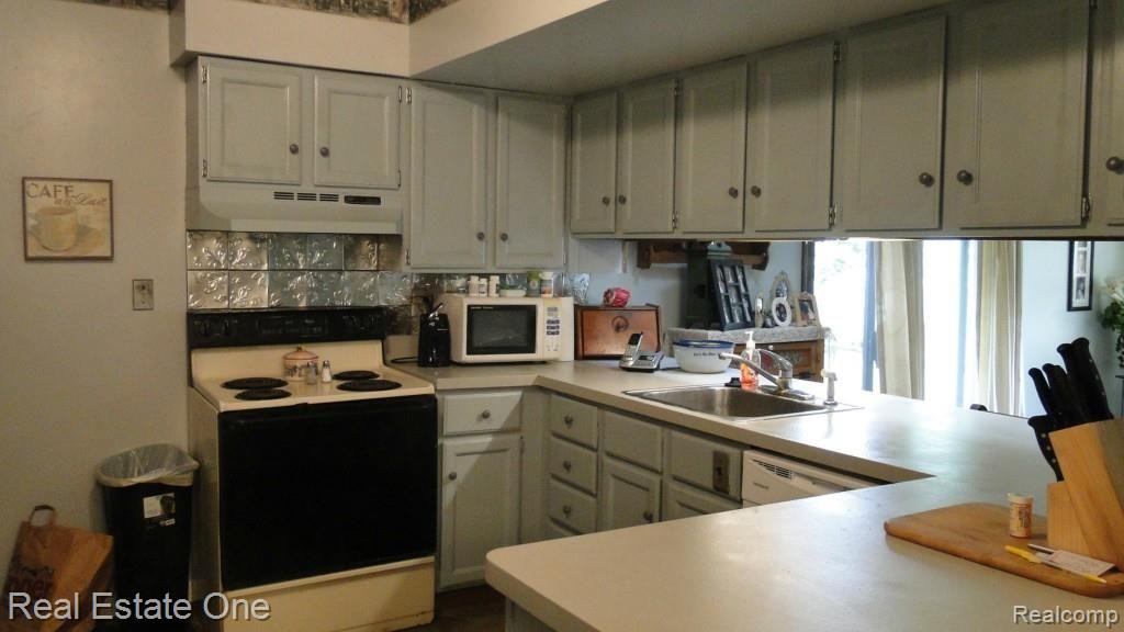 3735 Ellisia Road Commerce Township, MI 48382 - Photo 3 of 14 Kitchen overlooking family room