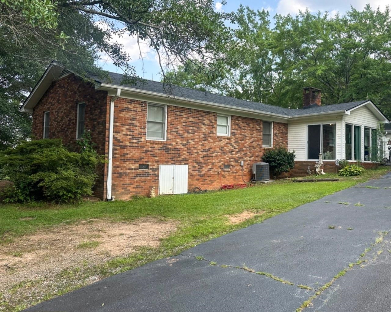 500 West Rutherford Street Landrum, SC 29356 - Photo 9 of 10