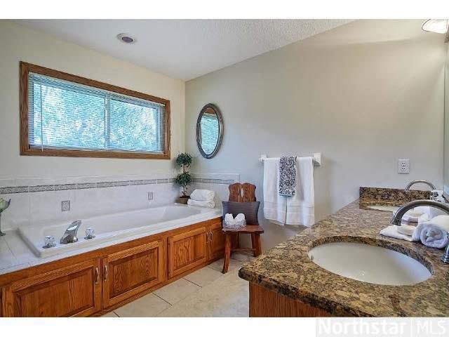 3572 Bailey Ridge Alcove Woodbury, MN 55125 - Photo 7 of 16