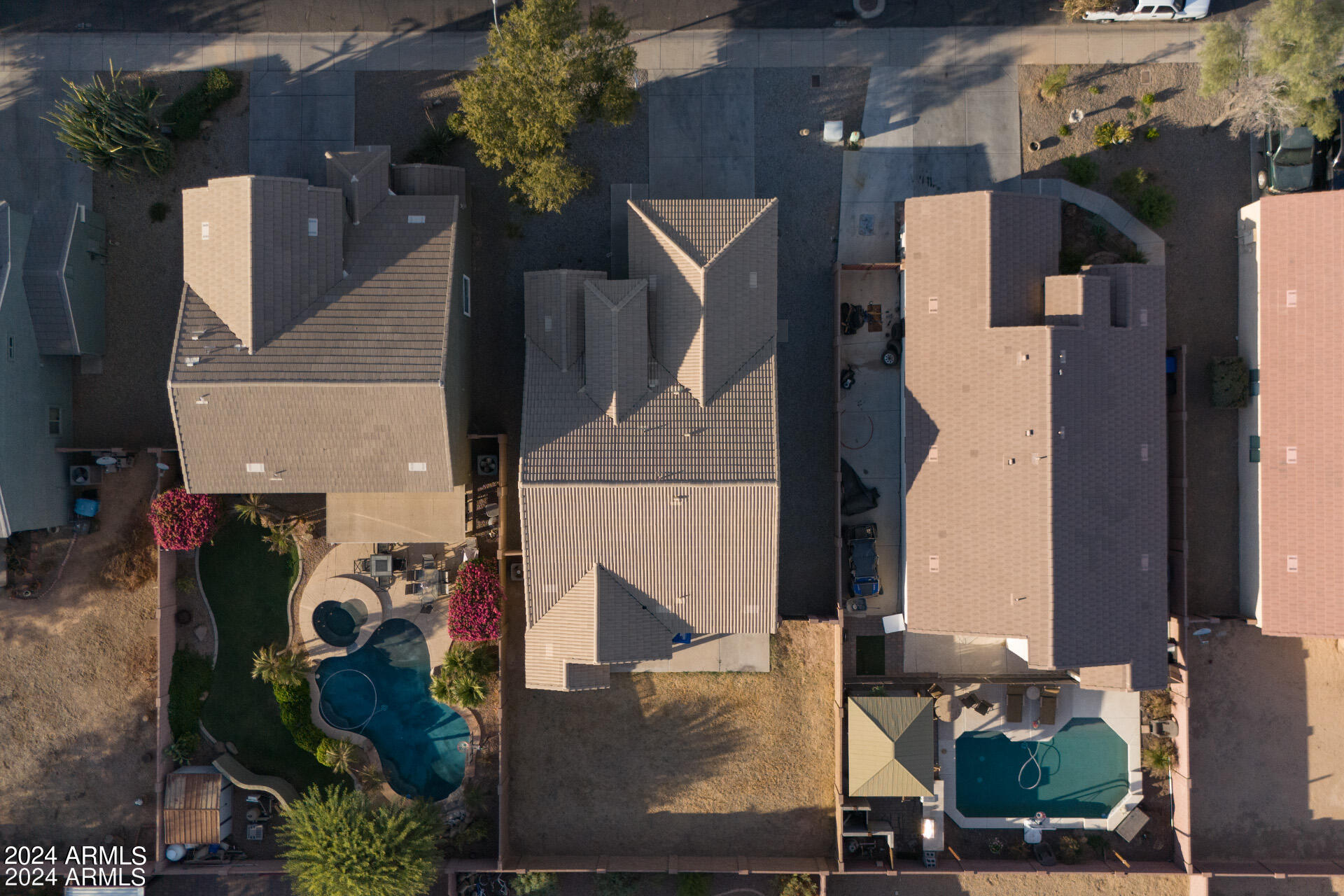 8335 West Crown King Road Tolleson, AZ 85353 - Photo 2 of 33 2