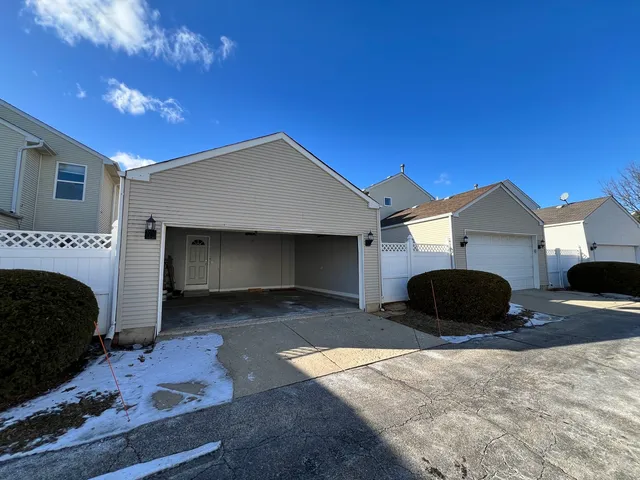 $314,900 | 142 Mountain Laurel Court, Romeoville, IL 60446