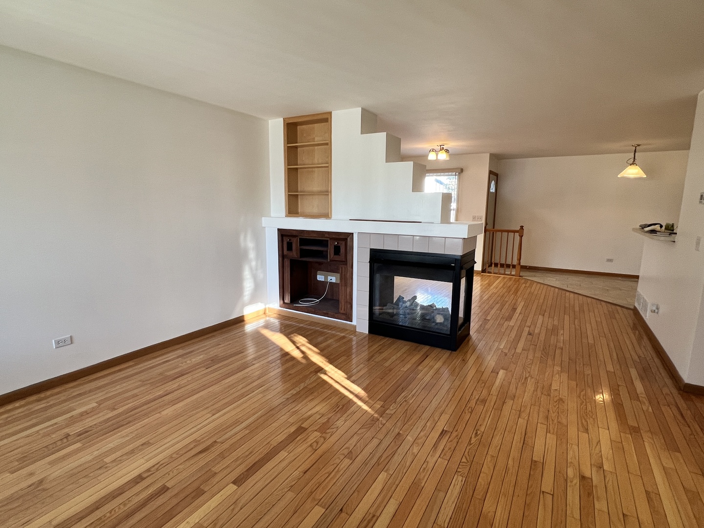 142 Mountain Laurel Court Romeoville, IL 60446 - Photo 3 of 27