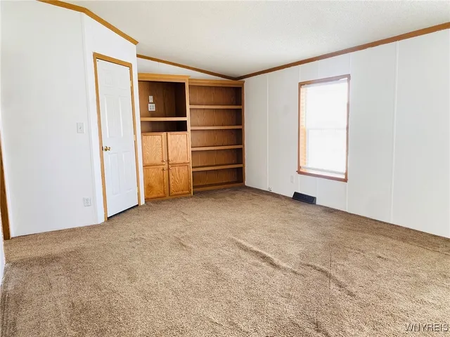 $124,900 | 837 Willowbrook Drive, Lockport, NY 14094