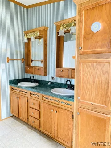 $124,900 | 837 Willowbrook Drive, Lockport, NY 14094