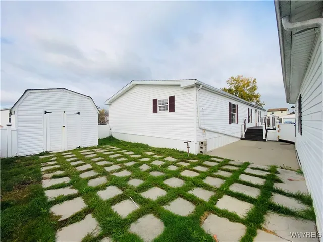 $124,900 | 837 Willowbrook Drive, Lockport, NY 14094