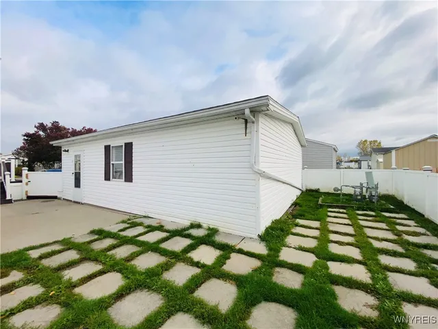 $124,900 | 837 Willowbrook Drive, Lockport, NY 14094